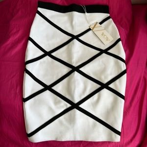 Dresses hip hugging pencil skirt black and white new with tags on